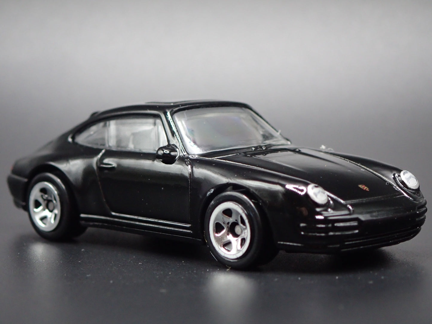 1994-1998 PORSCHE 911 CARRERA 993 BLACK 1:64 SCALE DIORAMA DIECAST MODEL CAR