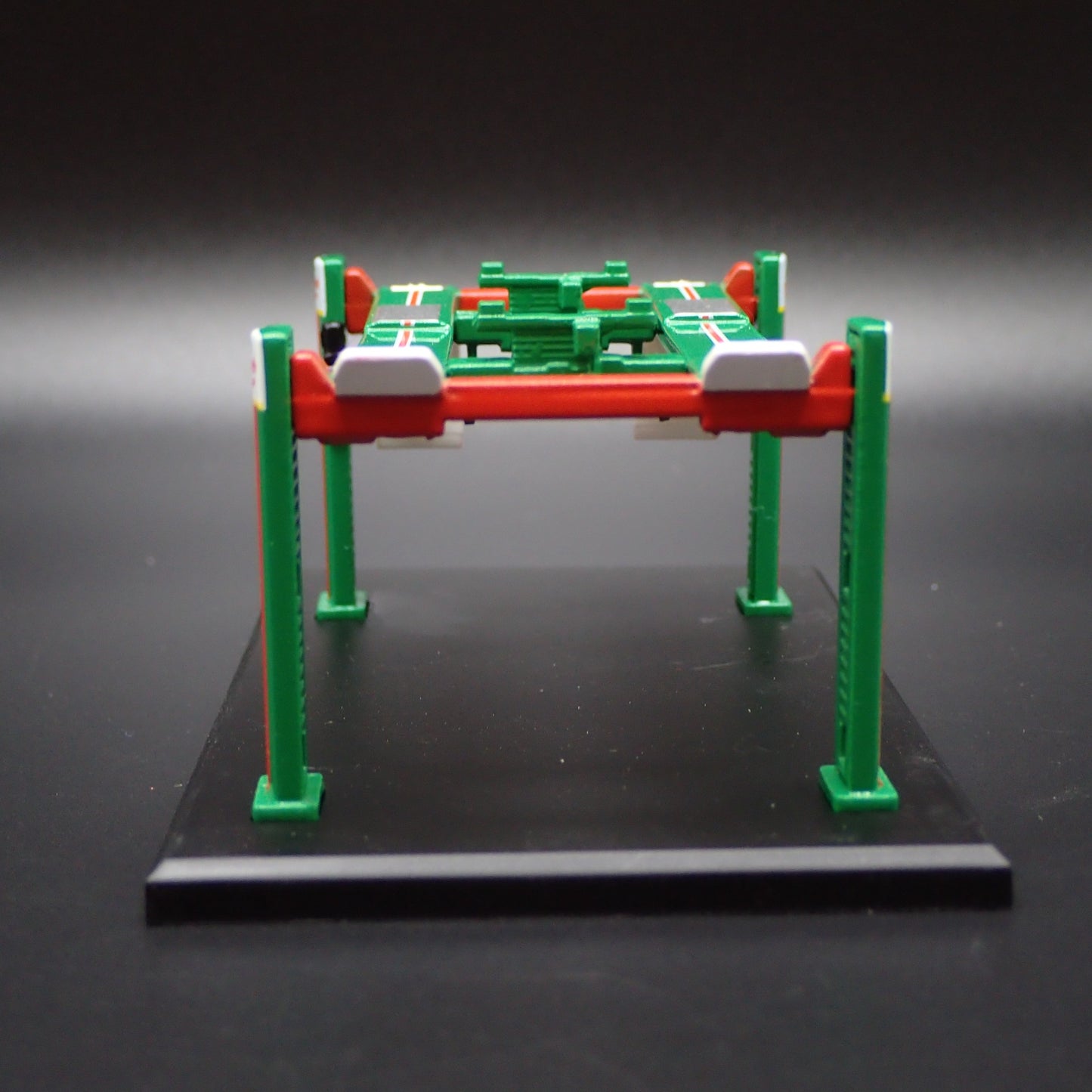 TURTLE WAX 1:64 SCALE AUTO SHOP MECHANIC GARAGE 4 POST CAR LIFT MODEL DIECAST