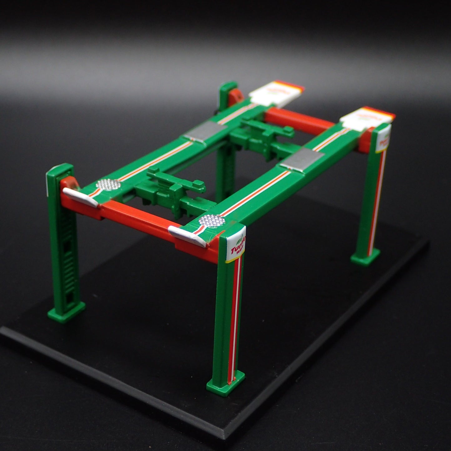 TURTLE WAX 1:64 SCALE AUTO SHOP MECHANIC GARAGE 4 POST CAR LIFT MODEL DIECAST