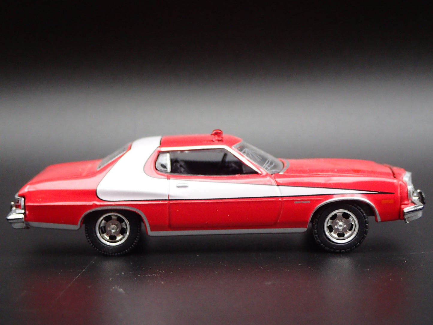 1976 76 FORD GRAN TORINO STARSKY & HUTCH BARN FIND 1:64 SCALE DIECAST MODEL CAR
