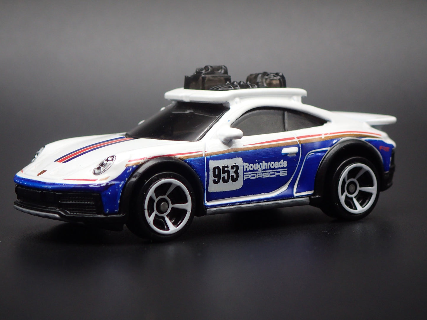 1985 85 PORSCHE 911 RALLYE 1:64 SCALE COLLECTIBLE DIORAMA DIECAST MODEL CAR