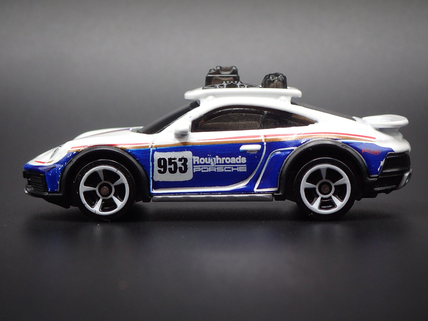 1985 85 PORSCHE 911 RALLYE 1:64 SCALE COLLECTIBLE DIORAMA DIECAST MODEL CAR