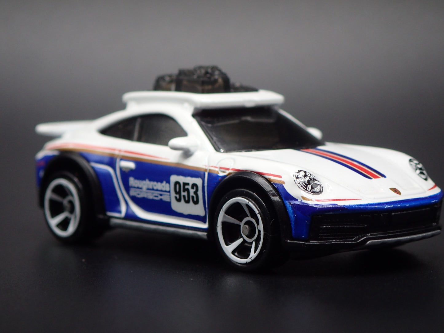 1985 85 PORSCHE 911 RALLYE 1:64 SCALE COLLECTIBLE DIORAMA DIECAST MODEL CAR