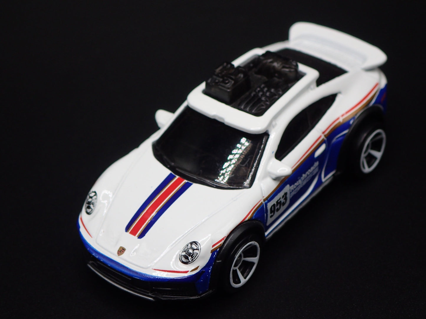 1985 85 PORSCHE 911 RALLYE 1:64 SCALE COLLECTIBLE DIORAMA DIECAST MODEL CAR