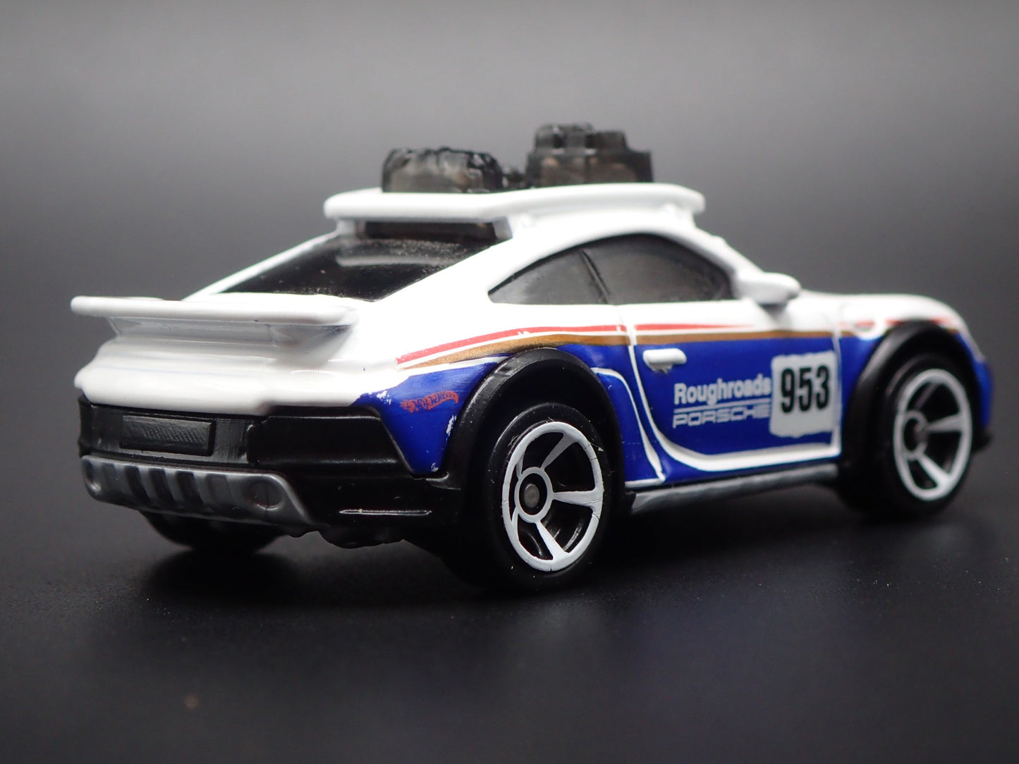 1985 85 PORSCHE 911 RALLYE 1:64 SCALE COLLECTIBLE DIORAMA DIECAST MODEL CAR