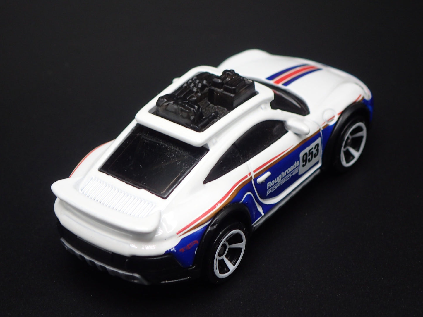 1985 85 PORSCHE 911 RALLYE 1:64 SCALE COLLECTIBLE DIORAMA DIECAST MODEL CAR