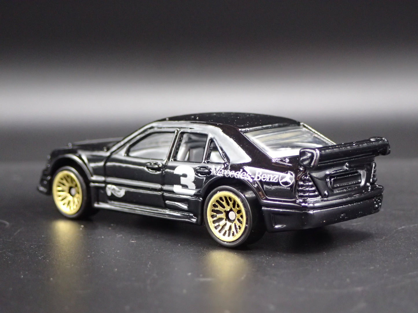 1993-1999 MERCEDES-BENZ C CLASS 1:64 SCALE COLLECTIBLE DIORAMA DIECAST MODEL CAR