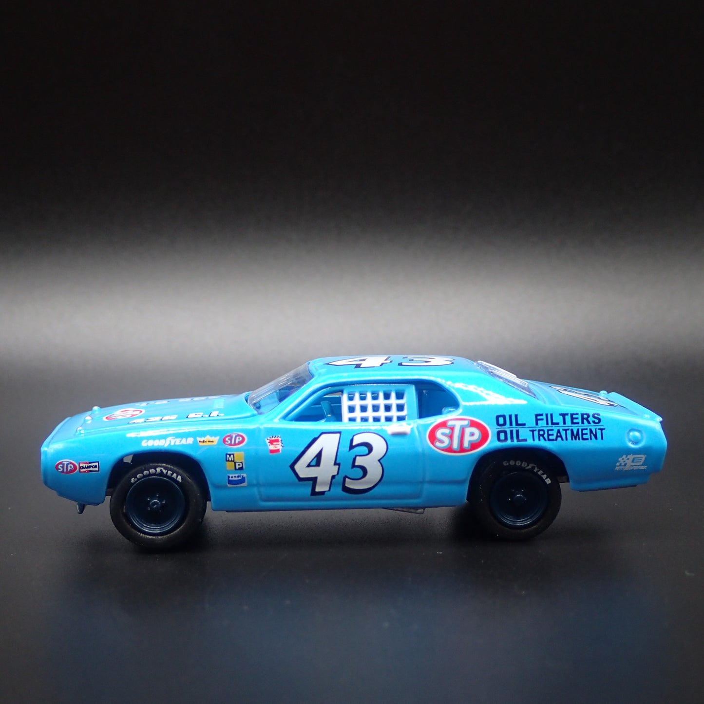 1972 72 PLYMOUTH ROAD RUNNER RICHARD PETTY'S #43 1:64 SCALE  DIECAST MODEL CAR