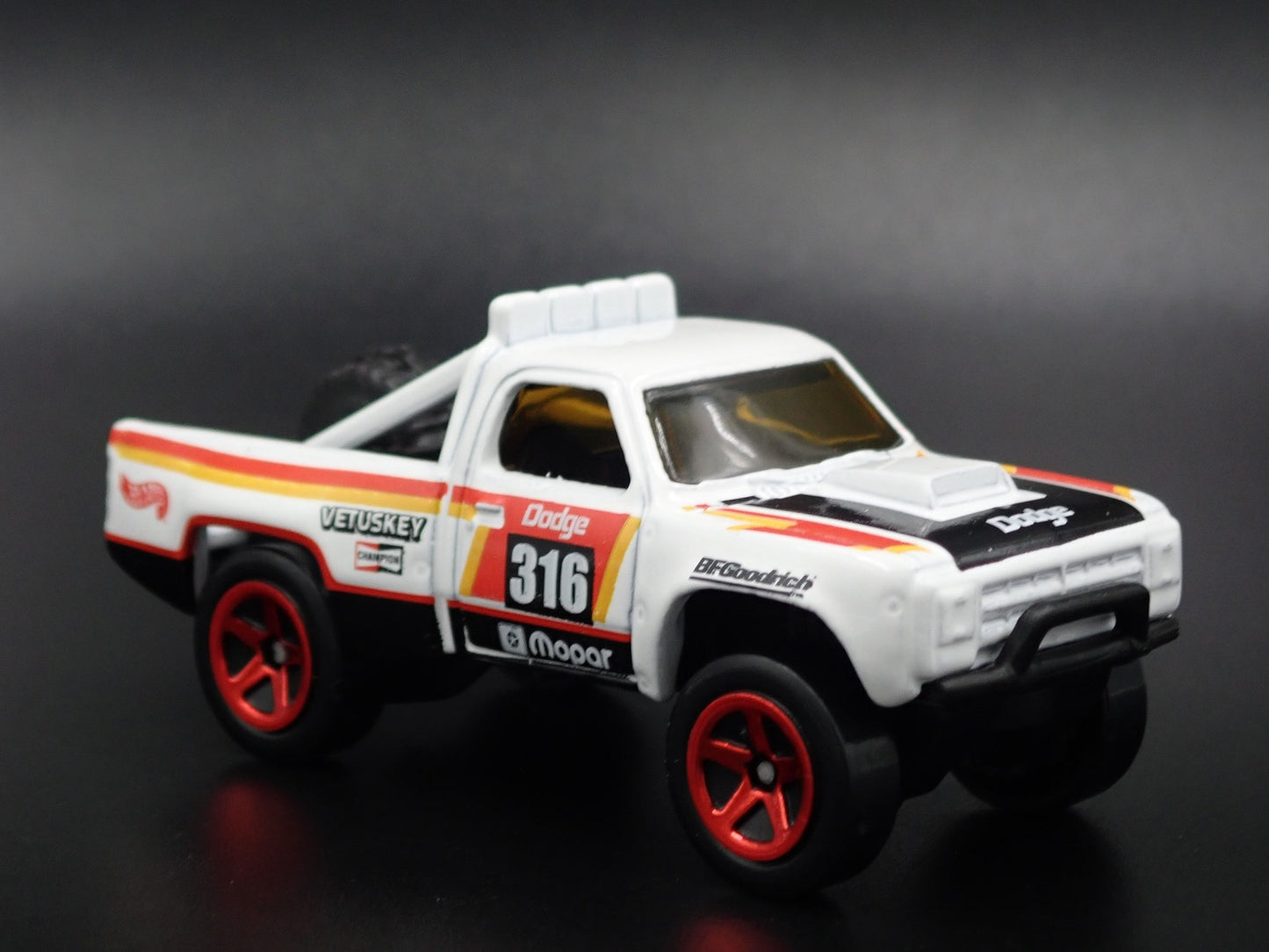 1987 87 DODGE D100 PICKUP TRUCK MOPAR TROPHY TRUCK 1/64 SCALE DIECAST MODEL CAR
