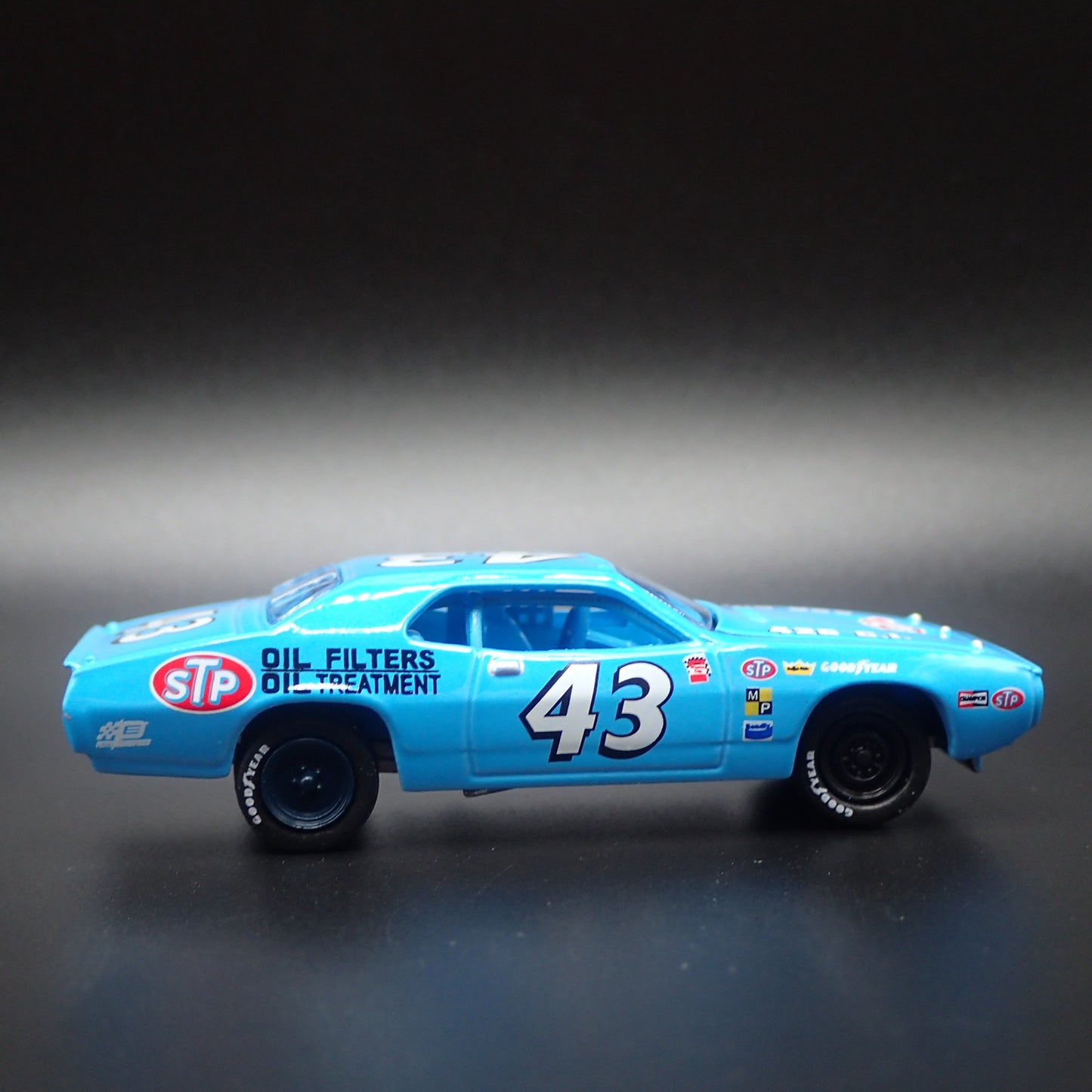 1972 72 PLYMOUTH ROAD RUNNER RICHARD PETTY'S #43 1:64 SCALE  DIECAST MODEL CAR