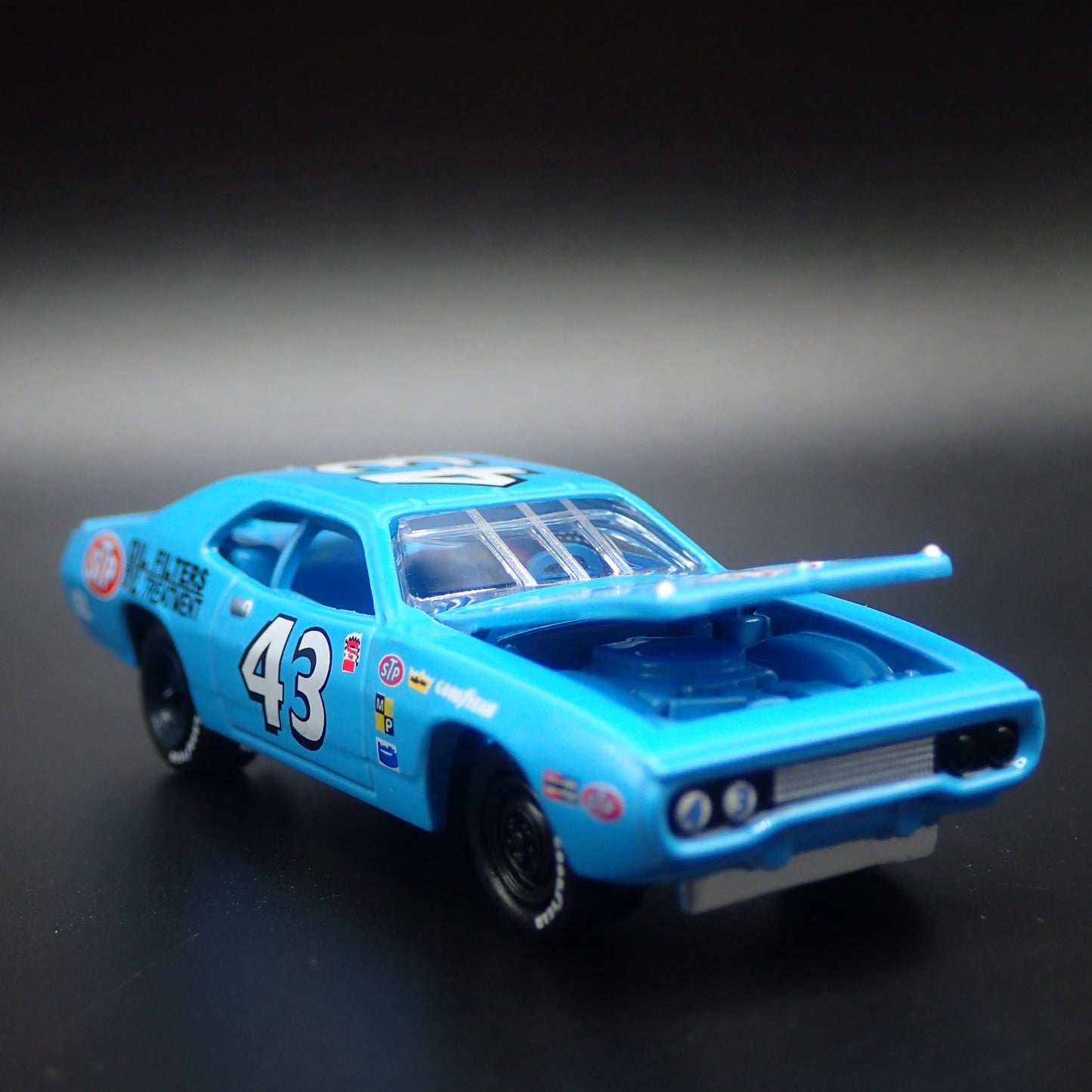 1972 72 PLYMOUTH ROAD RUNNER RICHARD PETTY'S #43 1:64 SCALE  DIECAST MODEL CAR