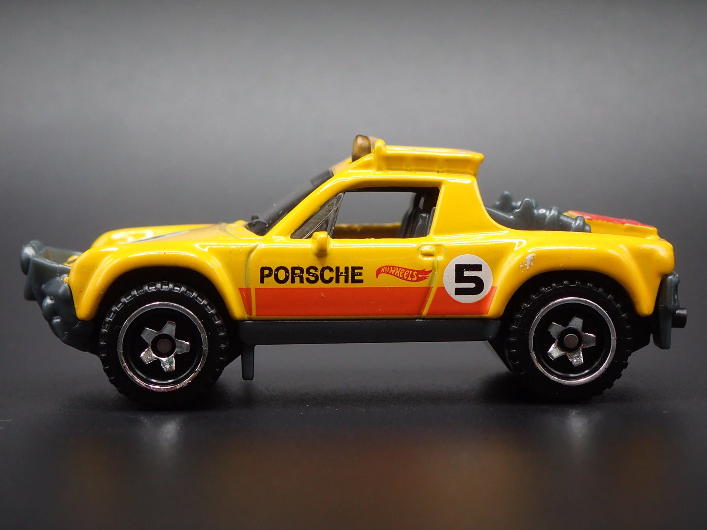 1969-1976 PORSCHE 914 SAFARI 1:64 SCALE COLLECTIBLE DIORAMA DIECAST MODEL CAR
