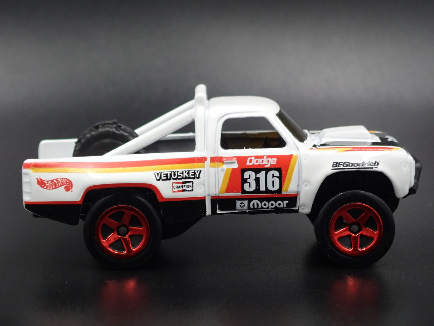 1987 87 DODGE D100 PICKUP TRUCK MOPAR TROPHY TRUCK 1/64 SCALE DIECAST MODEL CAR