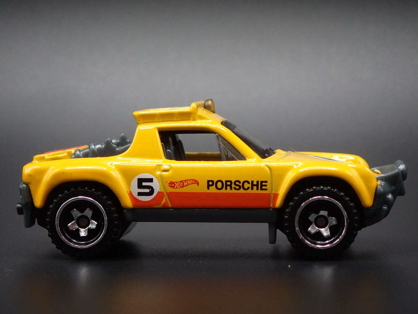 1969-1976 PORSCHE 914 SAFARI 1:64 SCALE COLLECTIBLE DIORAMA DIECAST MODEL CAR