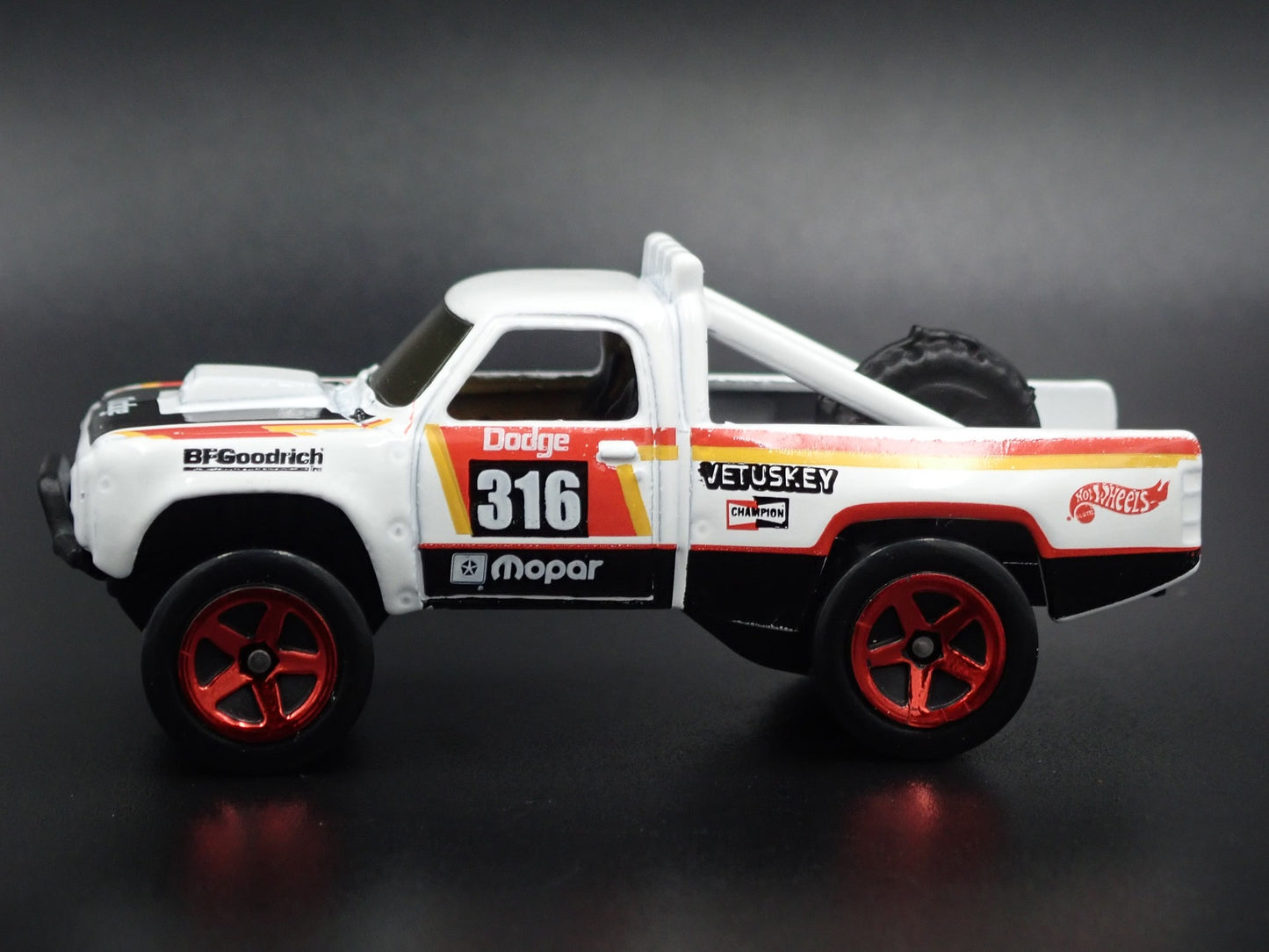 1987 87 DODGE D100 PICKUP TRUCK MOPAR TROPHY TRUCK 1/64 SCALE DIECAST MODEL CAR
