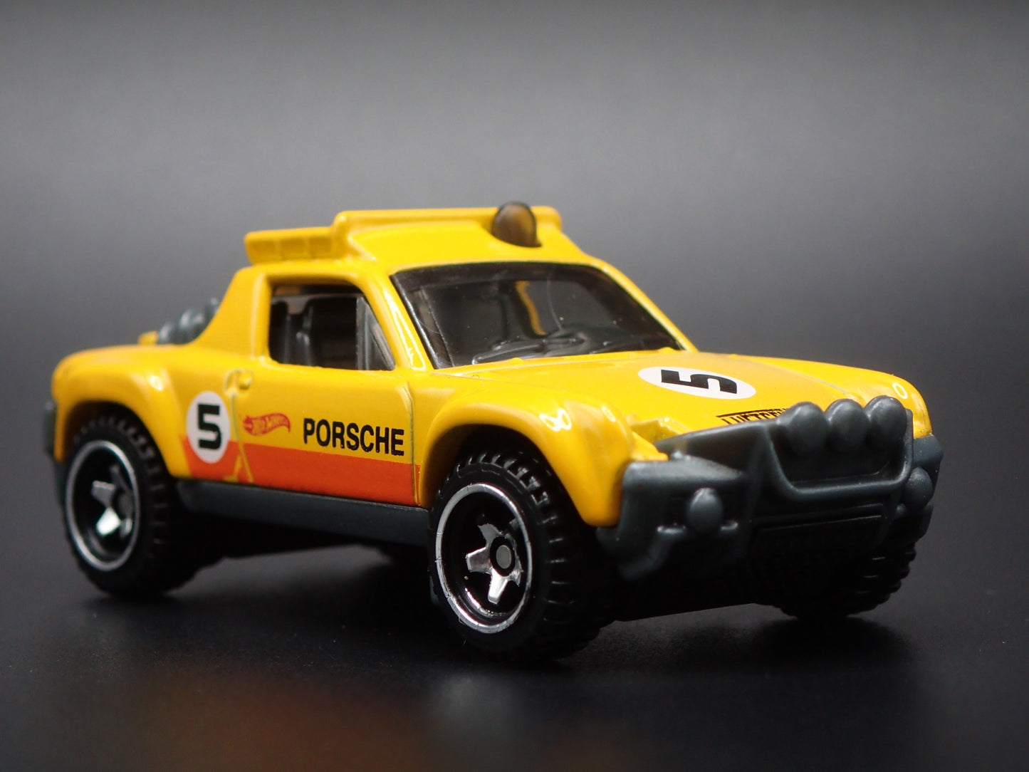 1969-1976 PORSCHE 914 SAFARI 1:64 SCALE COLLECTIBLE DIORAMA DIECAST MODEL CAR