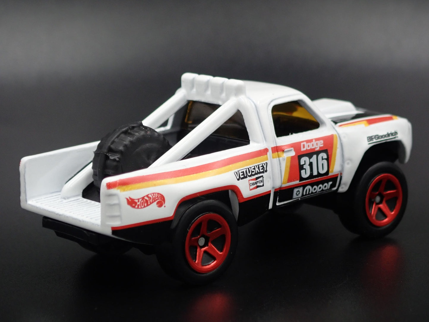 1987 87 DODGE D100 PICKUP TRUCK MOPAR TROPHY TRUCK 1/64 SCALE DIECAST MODEL CAR