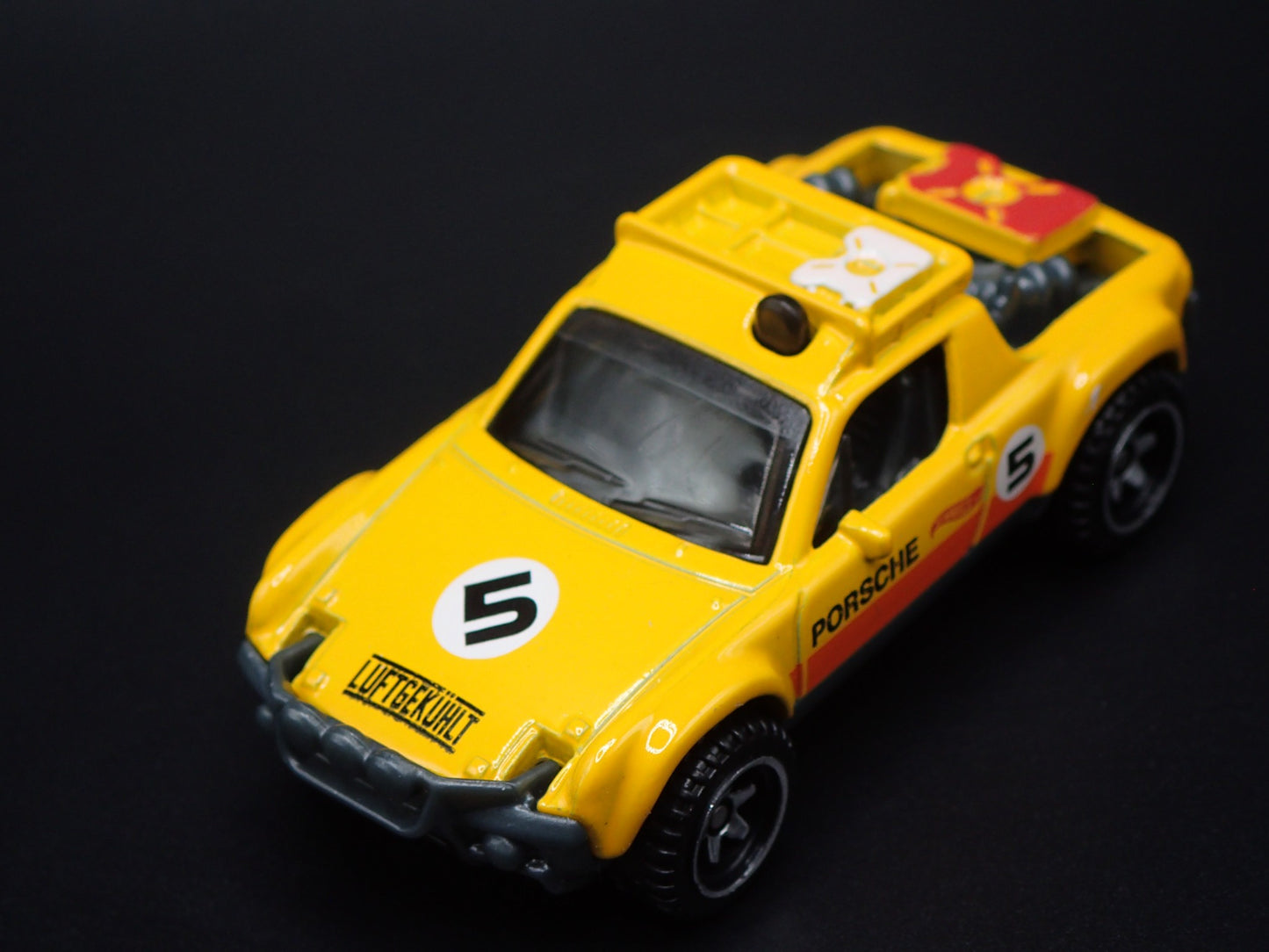 1969-1976 PORSCHE 914 SAFARI 1:64 SCALE COLLECTIBLE DIORAMA DIECAST MODEL CAR