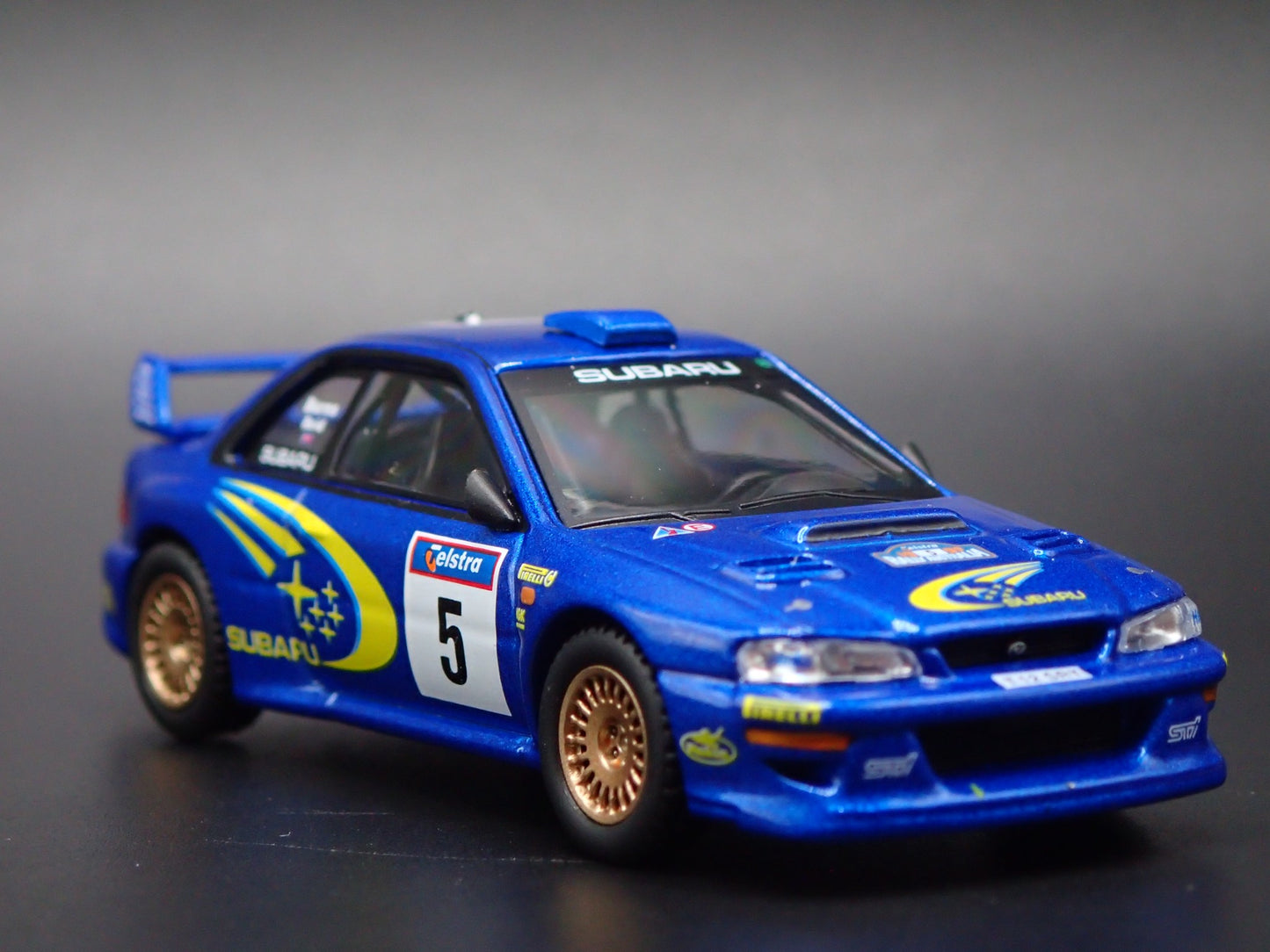 SUBARU IMPREZA WRC99 #5 RALLY 1:64 SCALE COLLECTIBLE DIORAMA DIECAST MODEL CAR