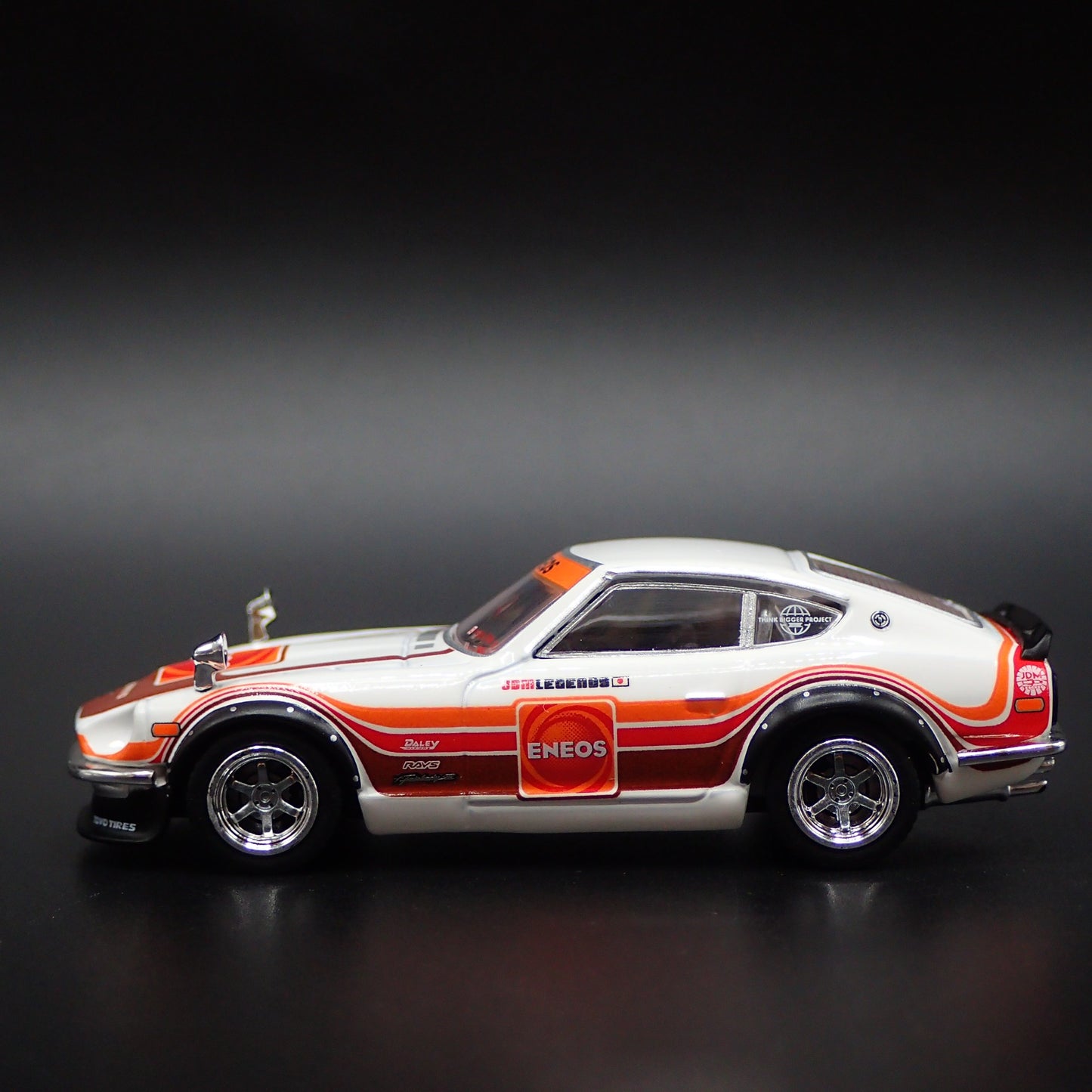 DATSUN FAIRLADY Z S30 JDM ENEOS 1/64 SCALE COLLECTIBLE DIORAMA DIECAST MODEL CAR