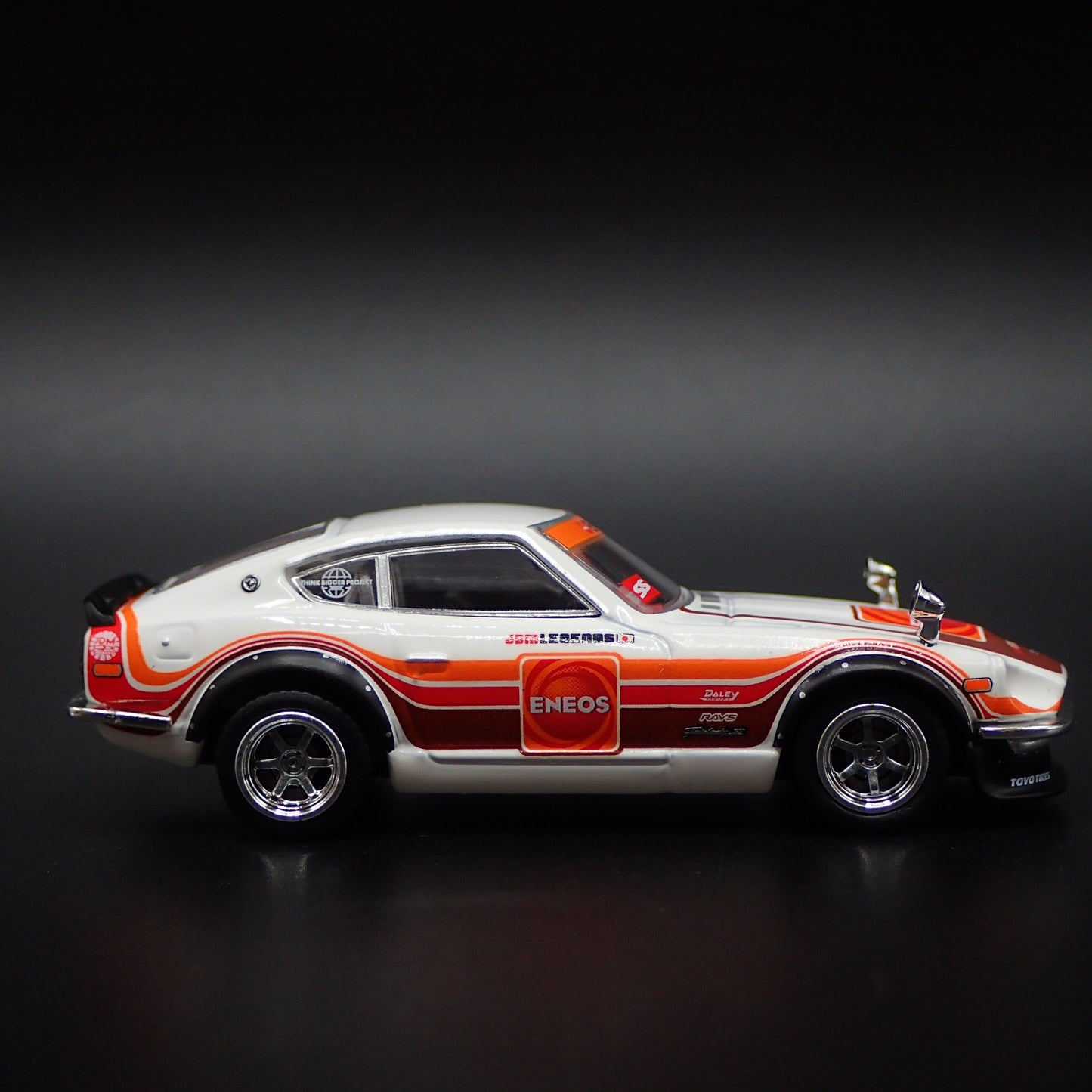 DATSUN FAIRLADY Z S30 JDM ENEOS 1/64 SCALE COLLECTIBLE DIORAMA DIECAST MODEL CAR