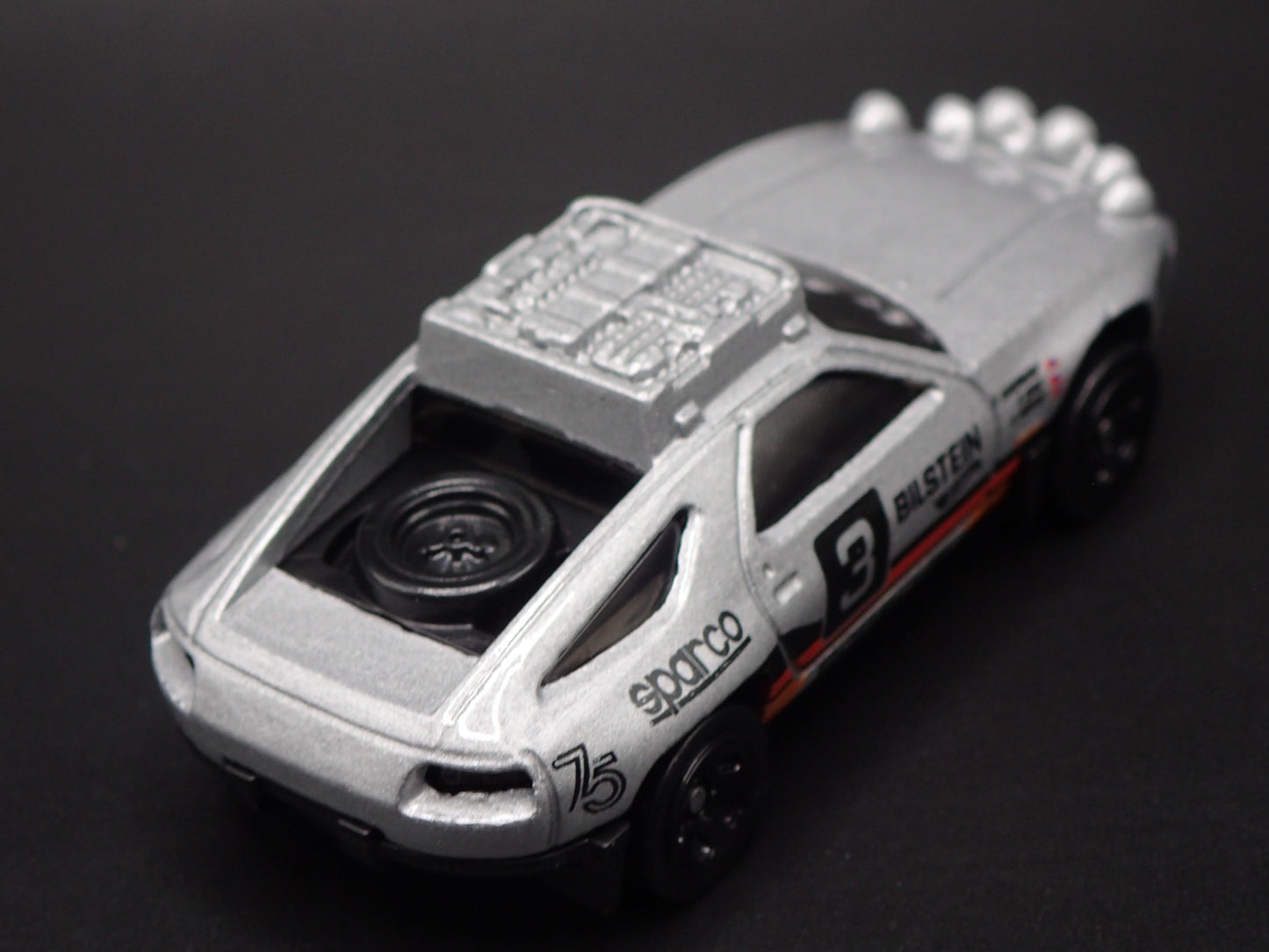 1977-1995 PORSCHE 928S SAFARI 1:64 SCALE COLLECTIBLE DIORAMA DIECAST MODEL CAR