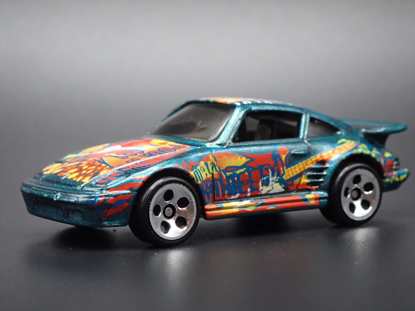 1978-1983 PORSCHE 930 TURBO SLANT NOSE 1:64 SCALE DIORAMA DIECAST MODEL CAR