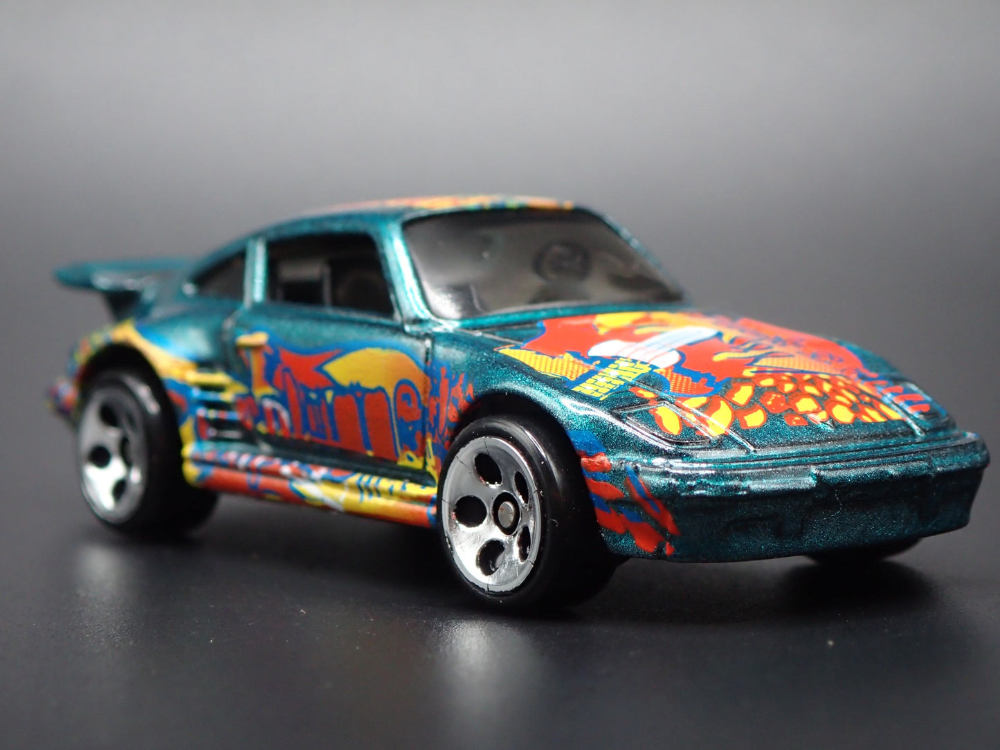 1978-1983 PORSCHE 930 TURBO SLANT NOSE 1:64 SCALE DIORAMA DIECAST MODEL CAR