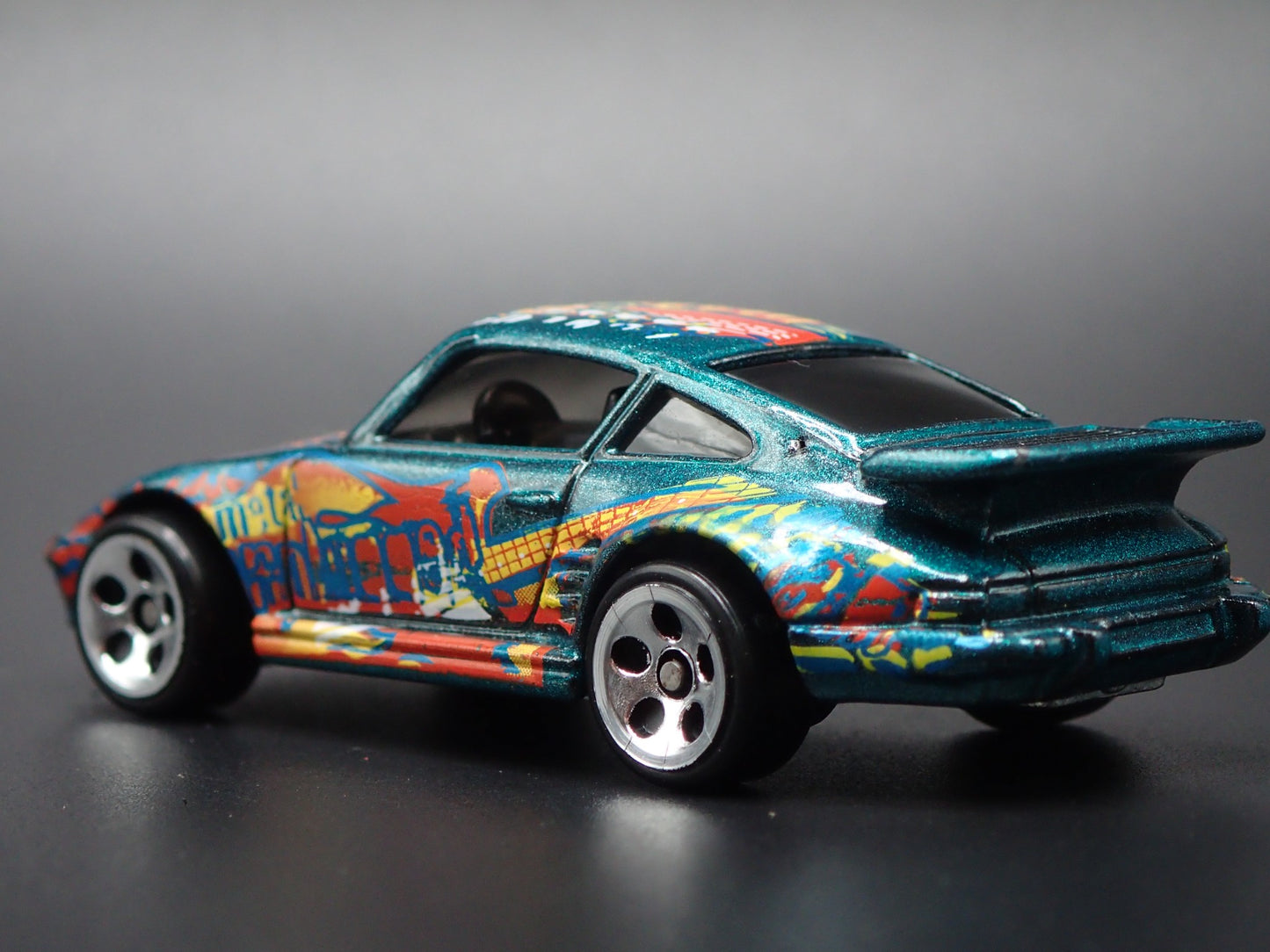 1978-1983 PORSCHE 930 TURBO SLANT NOSE 1:64 SCALE DIORAMA DIECAST MODEL CAR