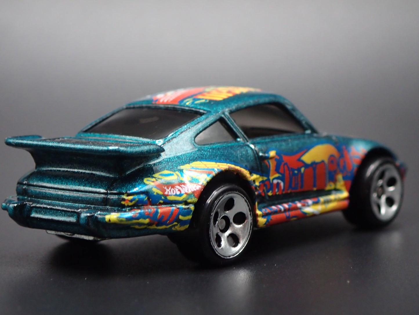 1978-1983 PORSCHE 930 TURBO SLANT NOSE 1:64 SCALE DIORAMA DIECAST MODEL CAR