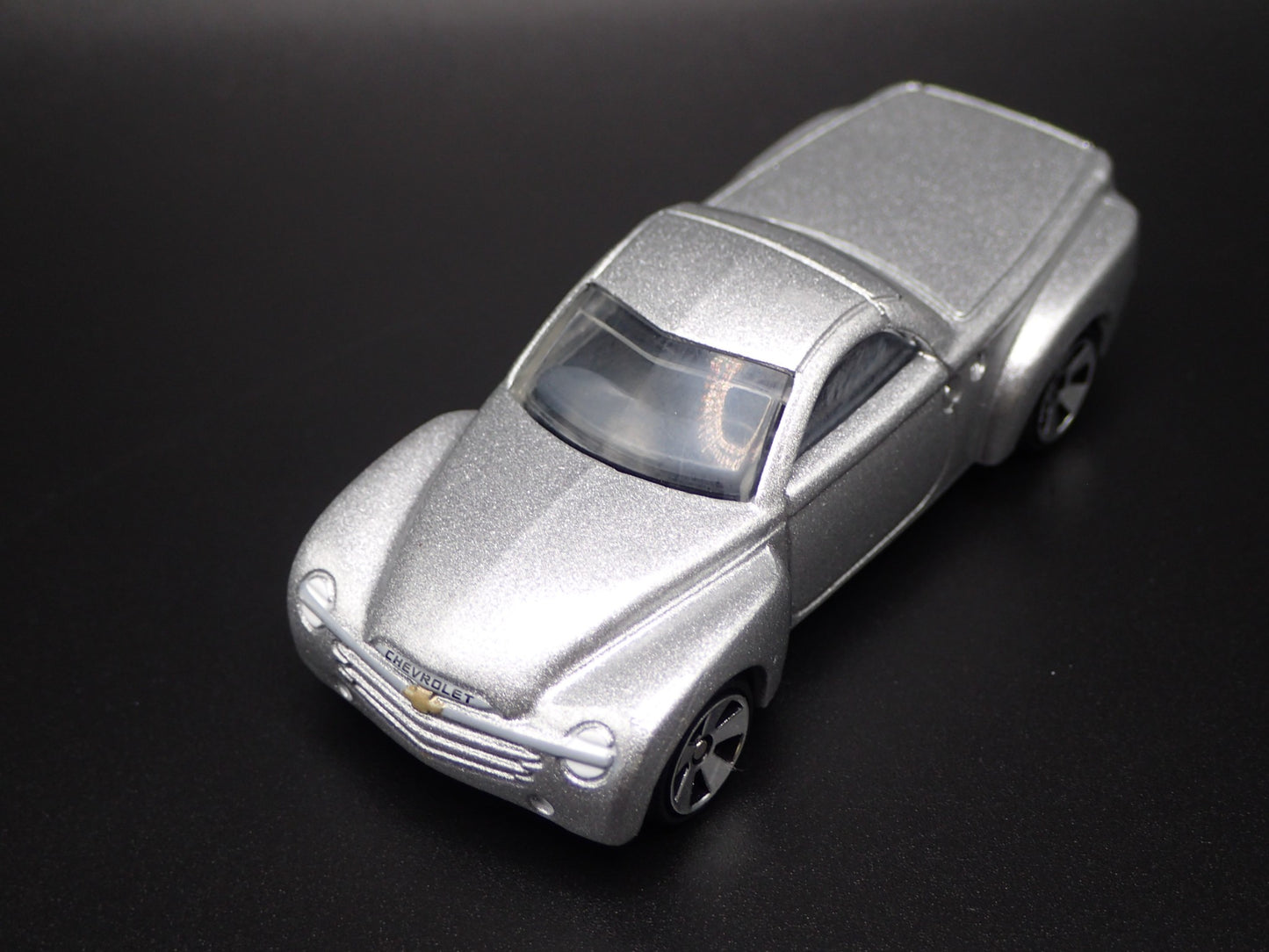 2003-2006 CHEVY CHEVROLET SSR TRUCK SILVER 1:64 SCALE DIORAMA DIECAST MODEL CAR