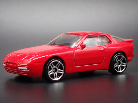 1982-1991 PORSCHE 944 TURBO RED 1:64 SCALE COLLECTIBLE DIORAMA DIECAST MODEL CAR