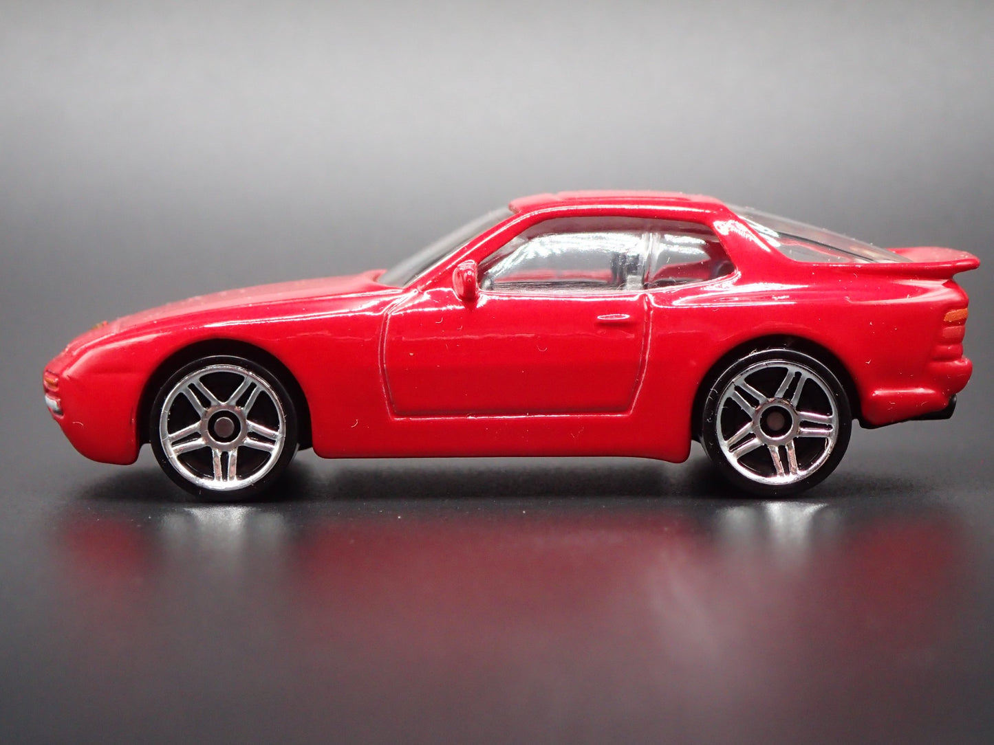 1982-1991 PORSCHE 944 TURBO RED 1:64 SCALE COLLECTIBLE DIORAMA DIECAST MODEL CAR