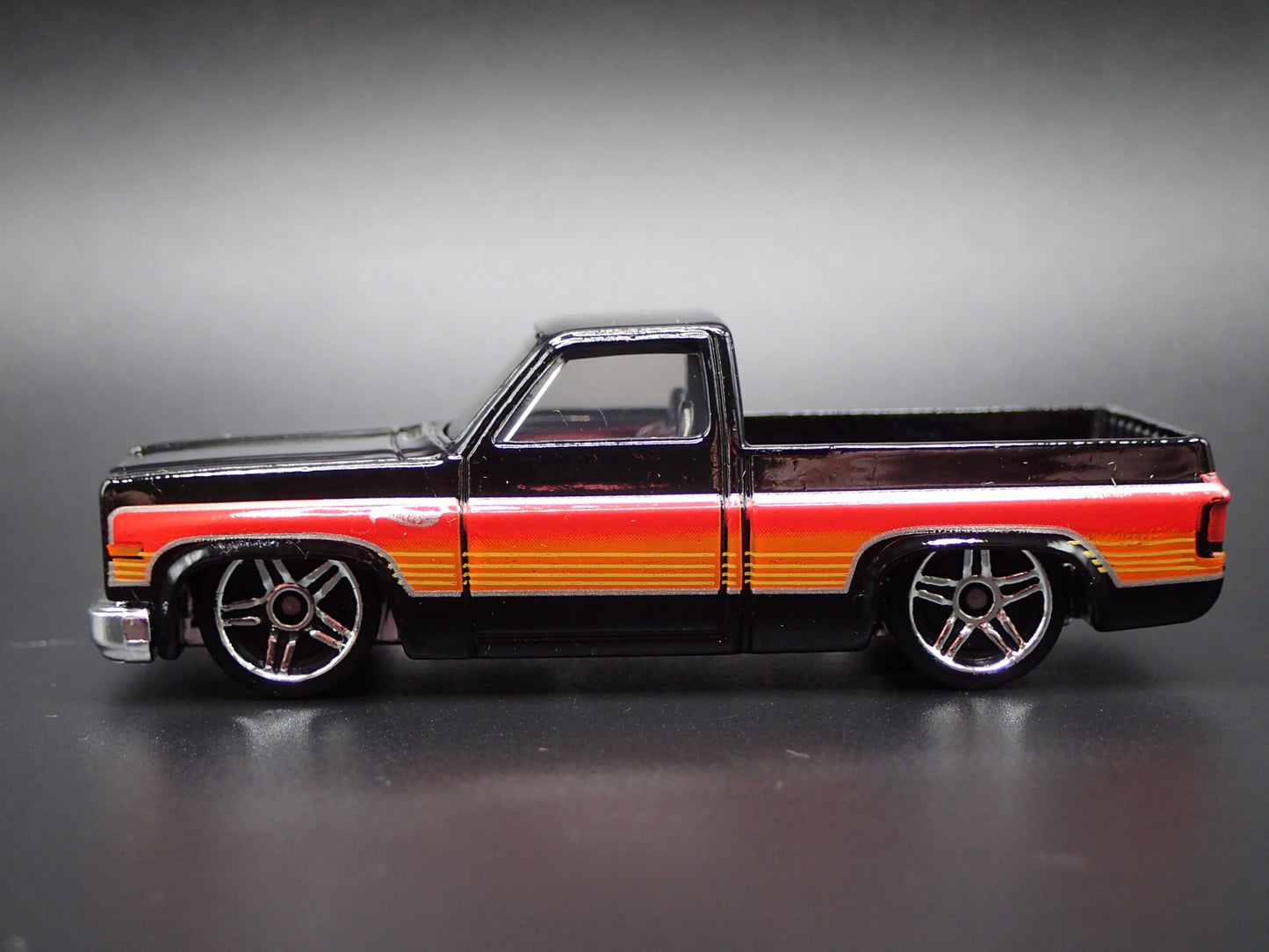 1983 83 CHEVY CHEVROLET SILVERADO SQUARE BODY TRUCK 1/64 SCALE DIECAST MODEL CAR