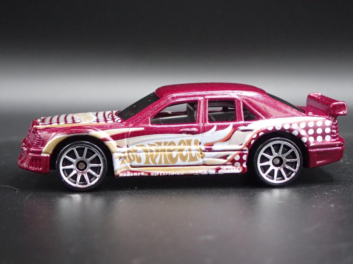 1993-1999 MERCEDES-BENZ C CLASS BURGUNDY 1:64 SCALE DIORAMA DIECAST MODEL CAR