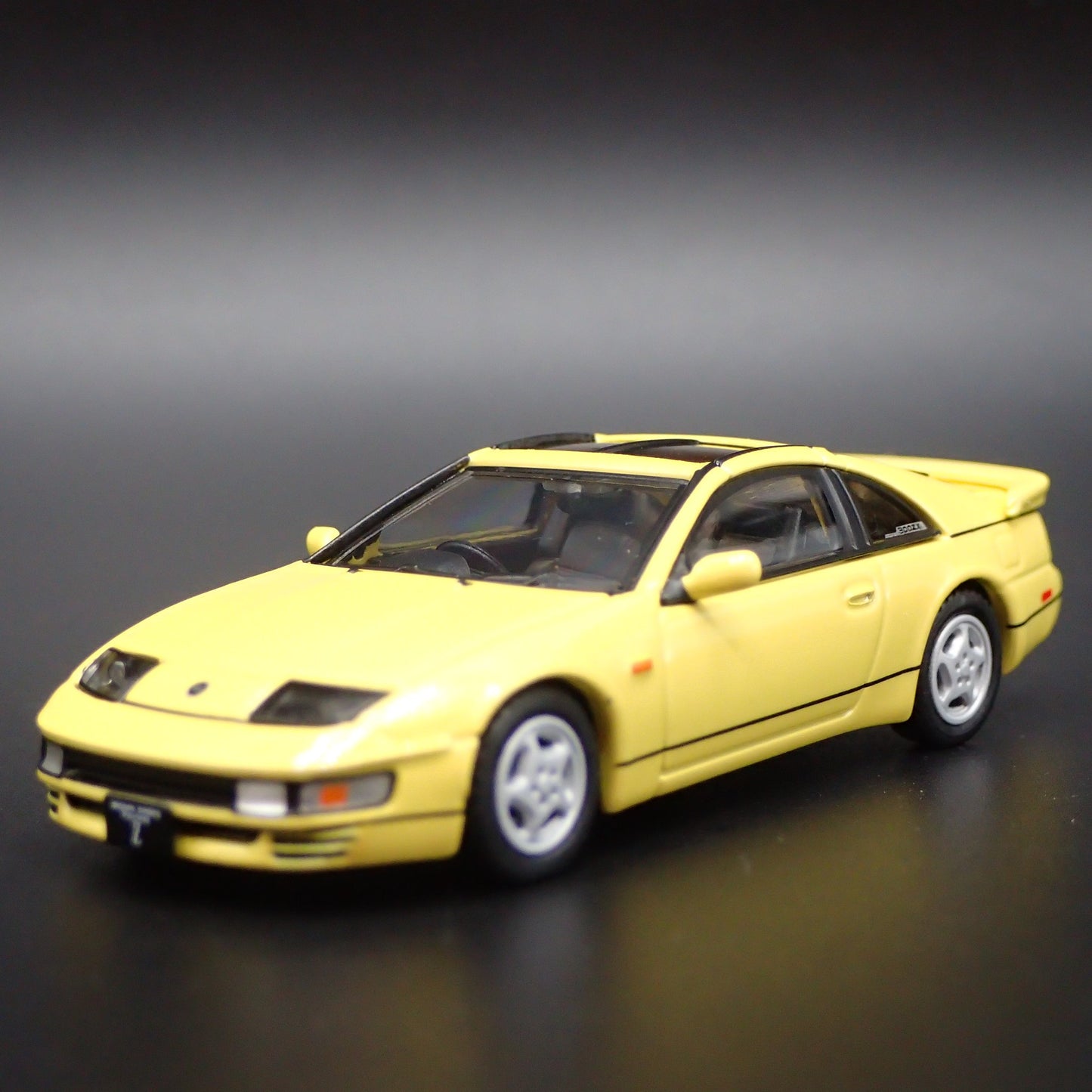 1989-2000 NISSAN FAIRLADY 300ZX Z32 YELLOW 1:64 SCALE DIORAMA DIECAST MODEL CAR