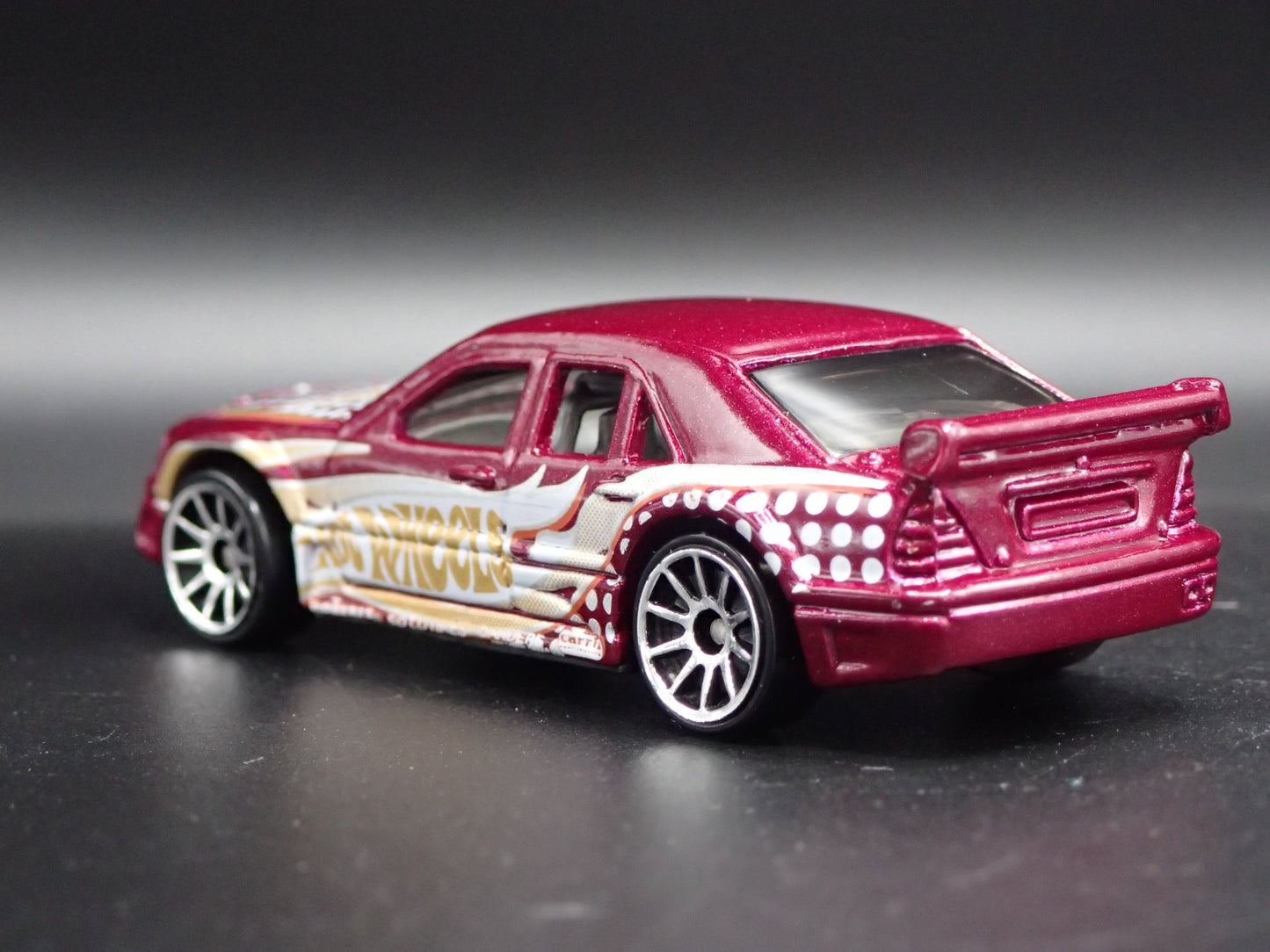 1993-1999 MERCEDES-BENZ C CLASS BURGUNDY 1:64 SCALE DIORAMA DIECAST MODEL CAR