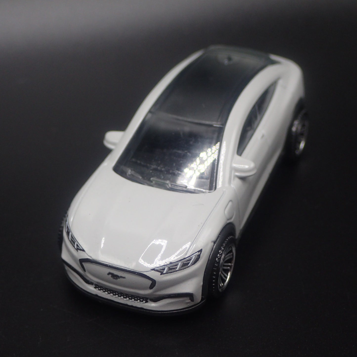 2021-2025 FORD MUSTANG MACH E ELECTRIC SUV 1/64 SCALE DIORAMA DIECAST MODEL CAR