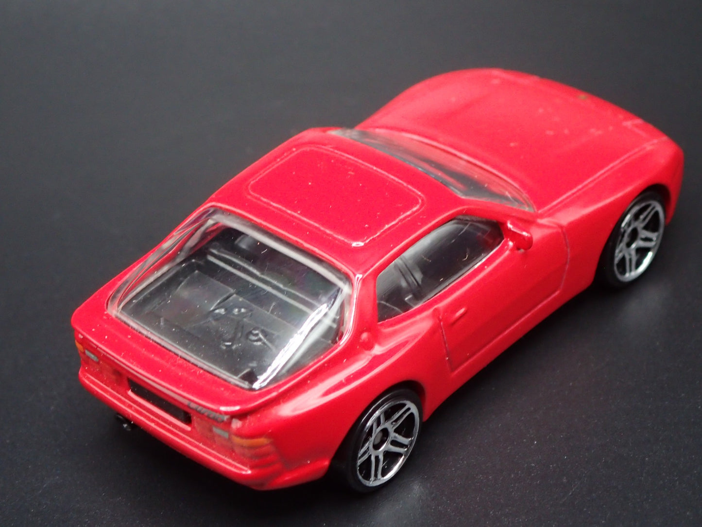 1982-1991 PORSCHE 944 TURBO RED 1:64 SCALE COLLECTIBLE DIORAMA DIECAST MODEL CAR