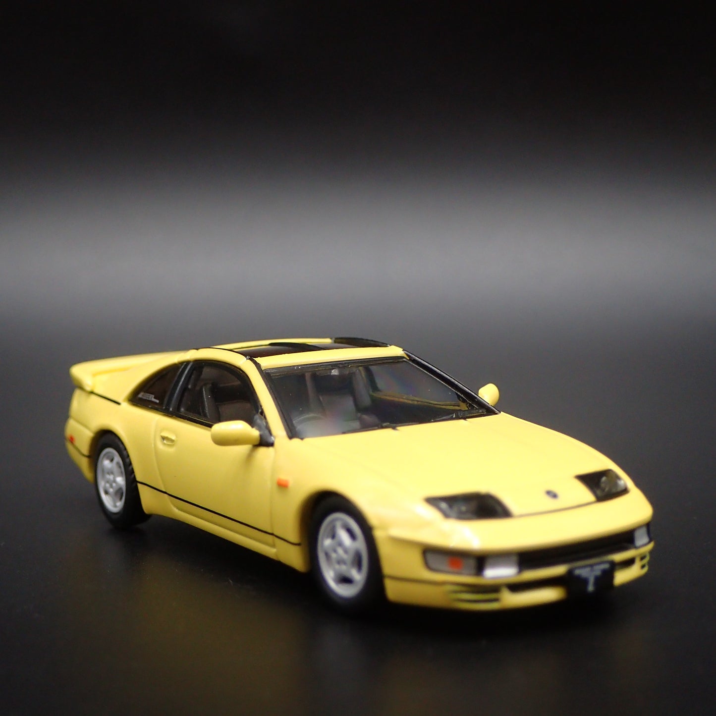 1989-2000 NISSAN FAIRLADY 300ZX Z32 YELLOW 1:64 SCALE DIORAMA DIECAST MODEL CAR