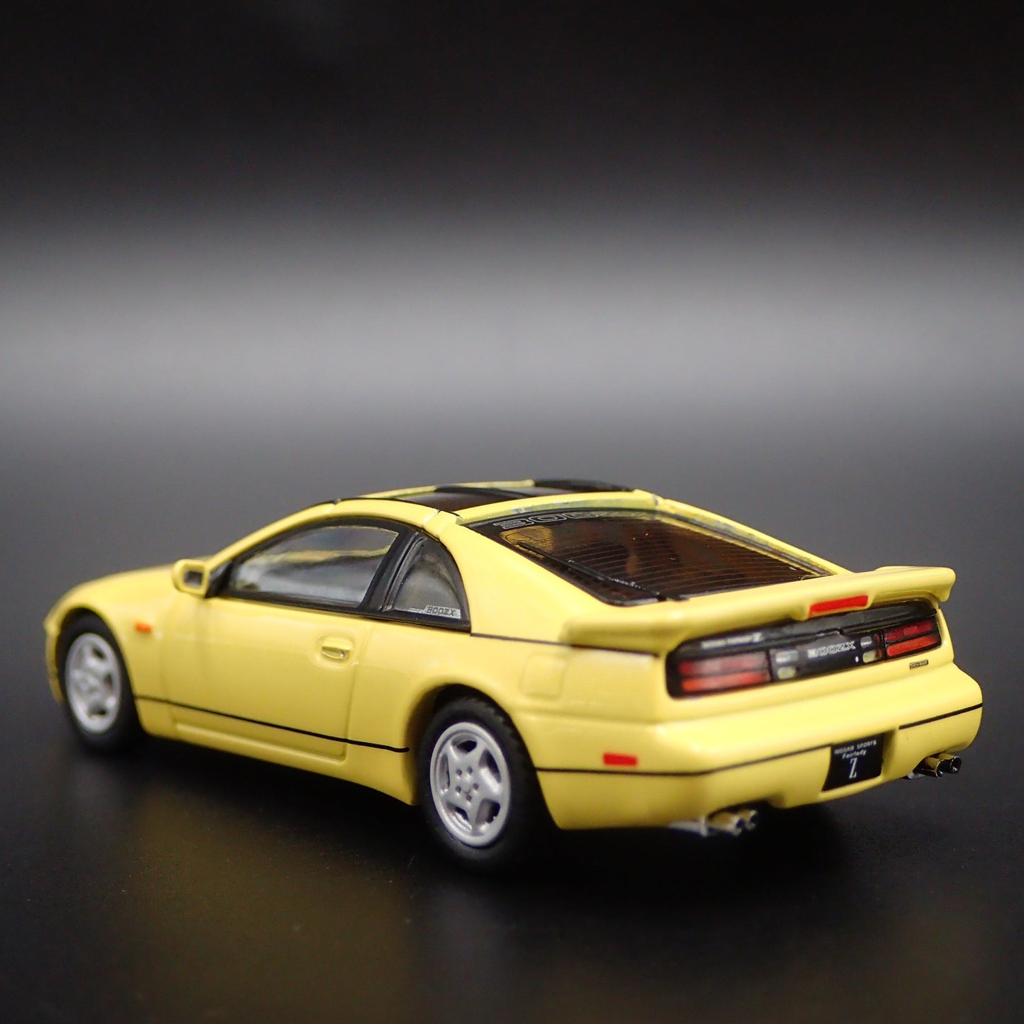 1989-2000 NISSAN FAIRLADY 300ZX Z32 YELLOW 1:64 SCALE DIORAMA DIECAST MODEL CAR