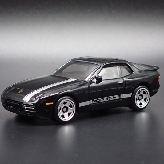 1982-1991 PORSCHE 944 TURBO 1:64 SCALE COLLECTIBLE DIORAMA DIECAST MODEL CAR