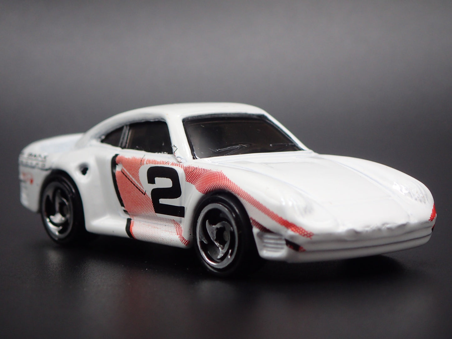 1986-1993 PORSCHE 959 WHITE 1:64 SCALE COLLECTIBLE DIORAMA DIECAST MODEL CAR