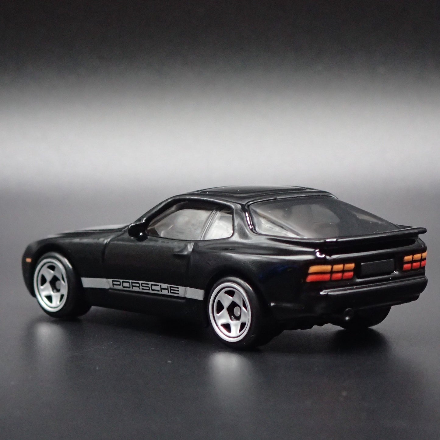 1982-1991 PORSCHE 944 TURBO 1:64 SCALE COLLECTIBLE DIORAMA DIECAST MODEL CAR
