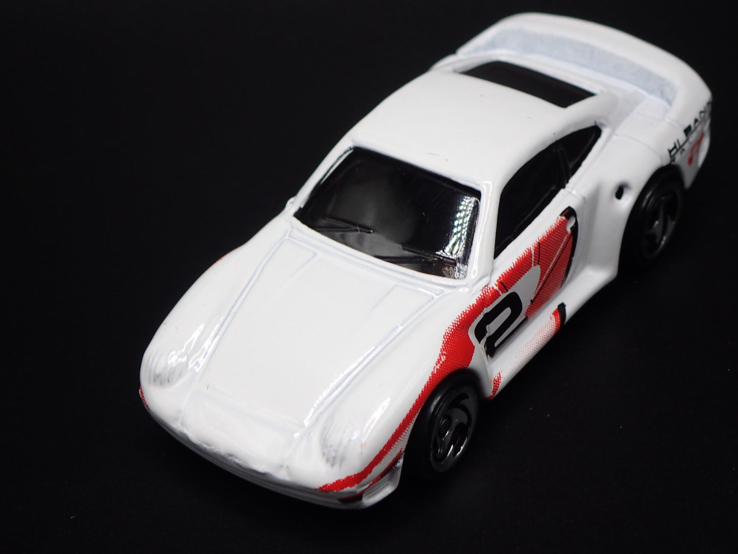 1986-1993 PORSCHE 959 WHITE 1:64 SCALE COLLECTIBLE DIORAMA DIECAST MODEL CAR