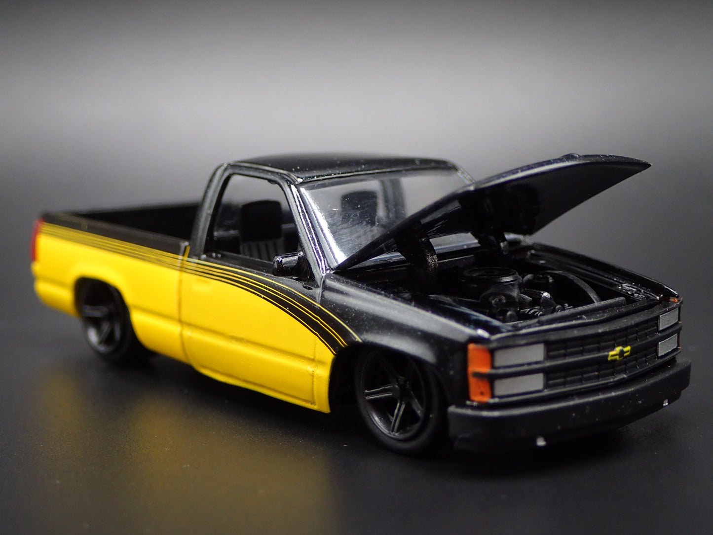 1992 92 CHEVY CHEVROLET C1500 SS 454 PICKUP TRUCK 1:64 SCALE DIECAST MODEL CAR