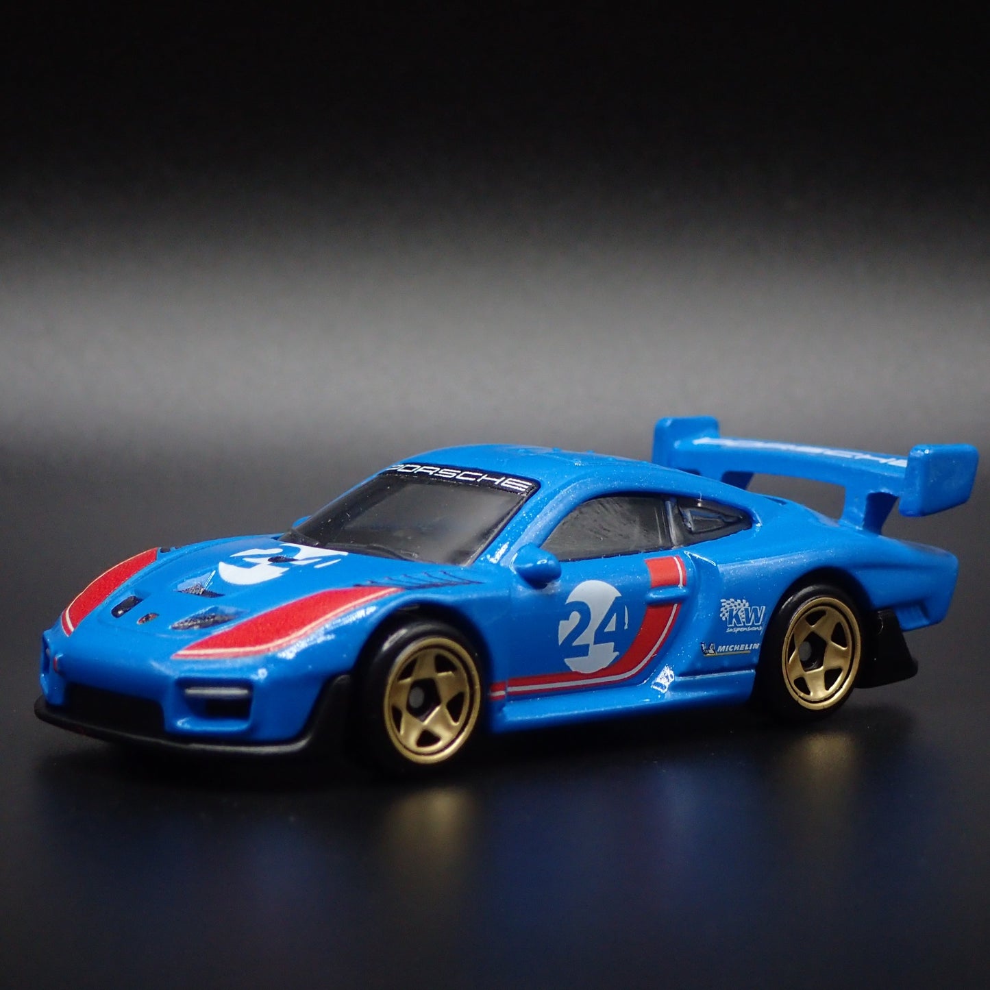 1976-1981 PORSCHE 935 RACING 1:64 SCALE COLLECTIBLE DIORAMA DIECAST MODEL CAR
