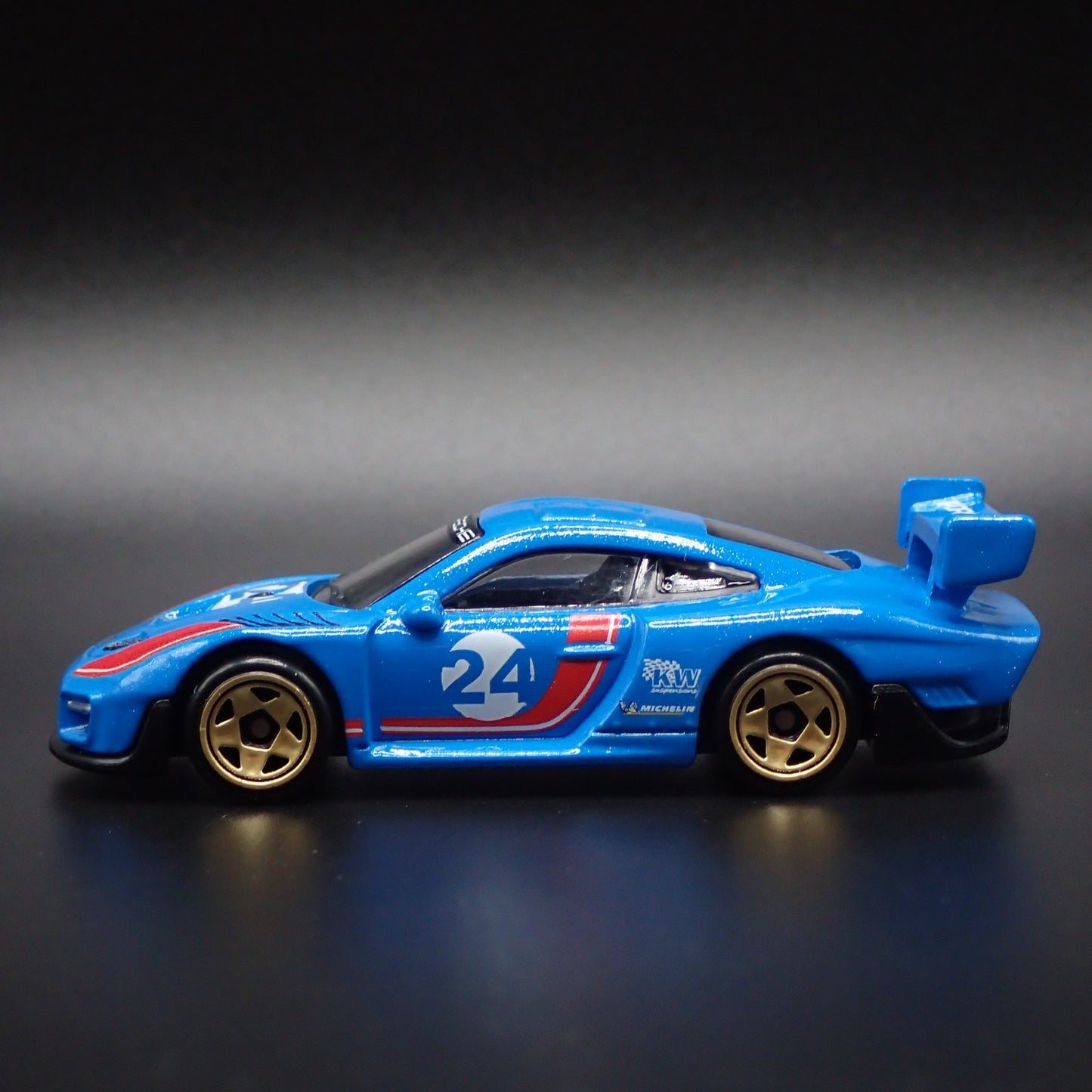1976-1981 PORSCHE 935 RACING 1:64 SCALE COLLECTIBLE DIORAMA DIECAST MODEL CAR