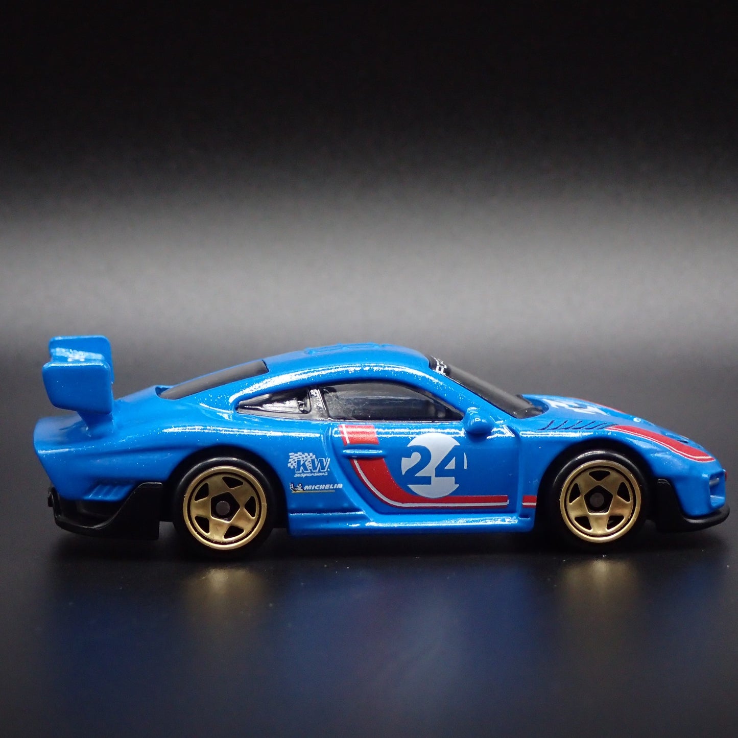 1976-1981 PORSCHE 935 RACING 1:64 SCALE COLLECTIBLE DIORAMA DIECAST MODEL CAR