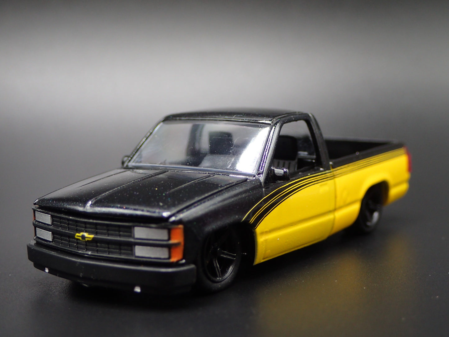 1992 92 CHEVY CHEVROLET C1500 SS 454 PICKUP TRUCK 1:64 SCALE DIECAST MODEL CAR